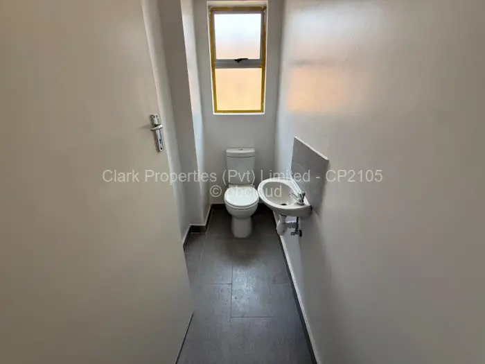 Warehouse/Industrial to Rent in Waterfalls, Harare