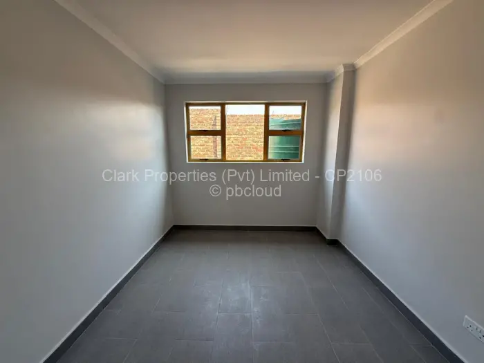 Warehouse/Industrial to Rent in Waterfalls, Harare