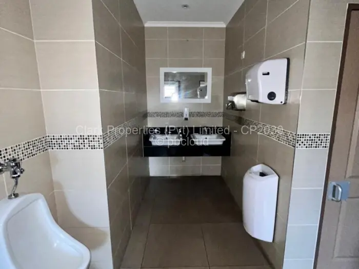 Warehouse/Industrial to Rent in Waterfalls, Harare