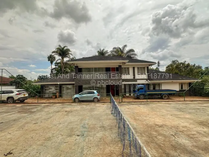6 Bedroom House for Sale in Chisipite, Harare