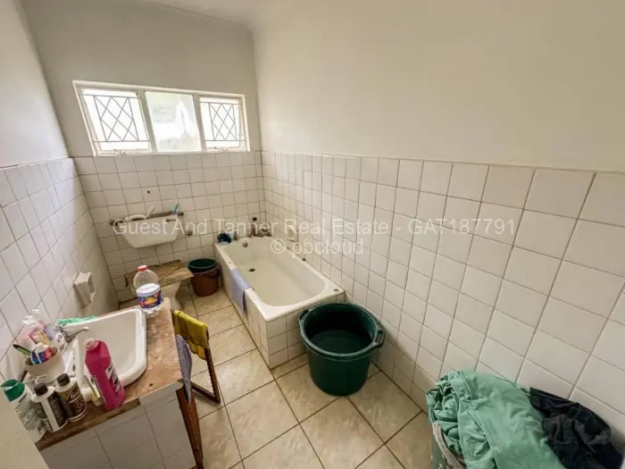 6 Bedroom House for Sale in Chisipite, Harare