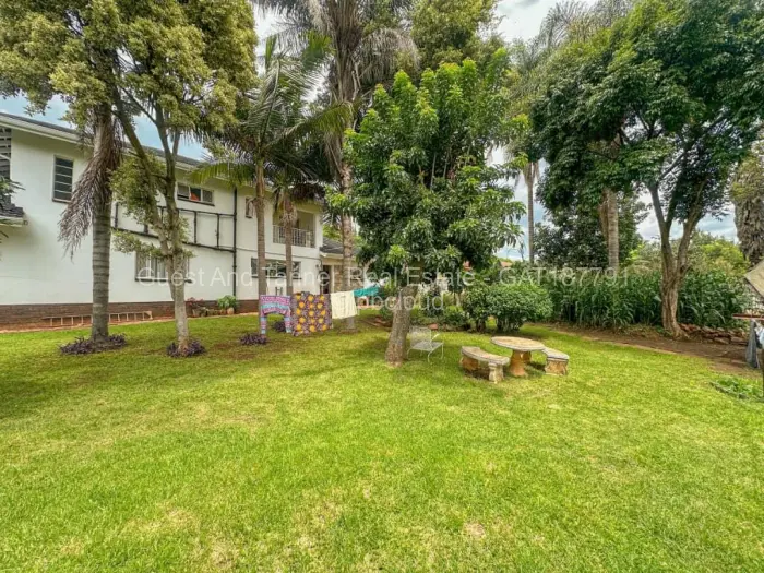 6 Bedroom House for Sale in Chisipite, Harare