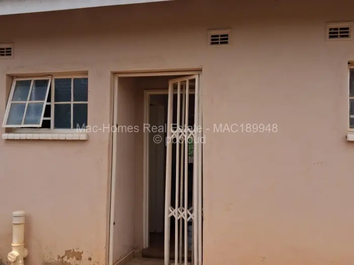 2 Bedroom Cottage/Garden Flat to Rent in Crowhill Views, Harare