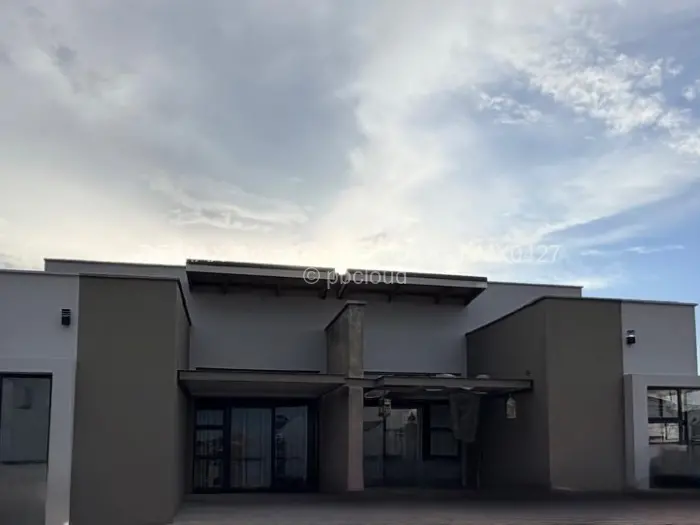 Townhouse/Cluster for Sale in Arlington, Harare