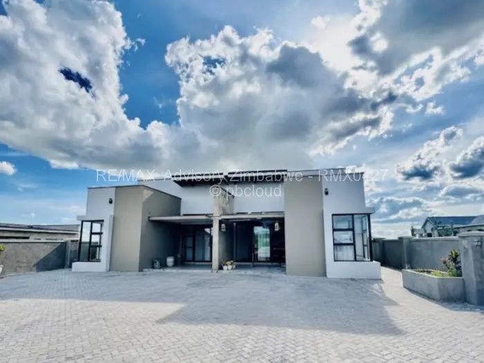 Townhouse/Cluster for Sale in Arlington, Harare