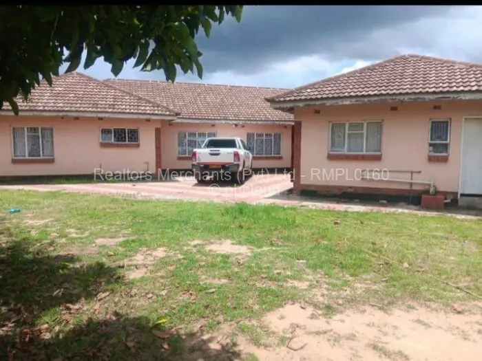 5 Bedroom House to Rent in Waterfalls, Harare