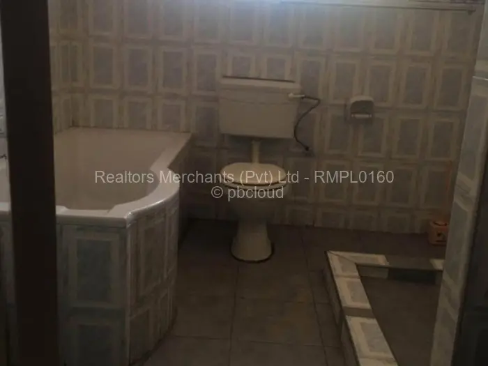 5 Bedroom House to Rent in Waterfalls, Harare