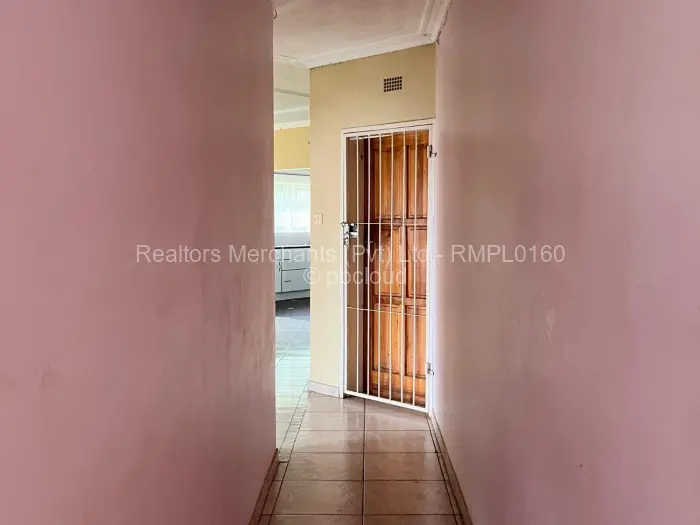 5 Bedroom House to Rent in Waterfalls