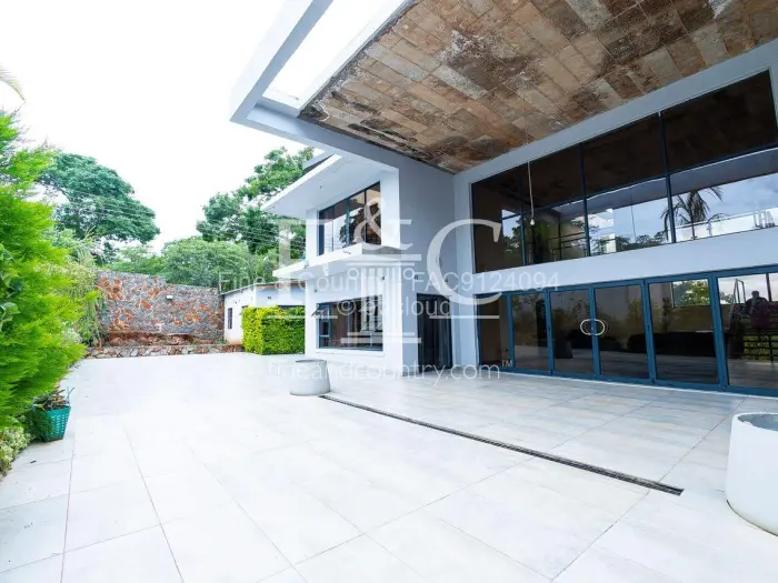 5 Bedroom House for Sale in Carrick Creagh Estate, Harare