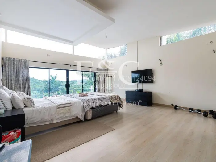 5 Bedroom House for Sale in Carrick Creagh Estate, Harare