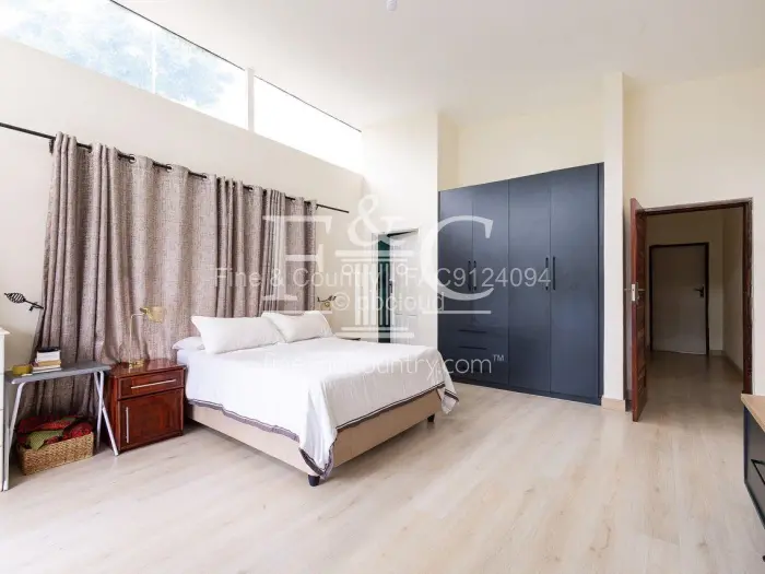 5 Bedroom House for Sale in Carrick Creagh Estate, Harare