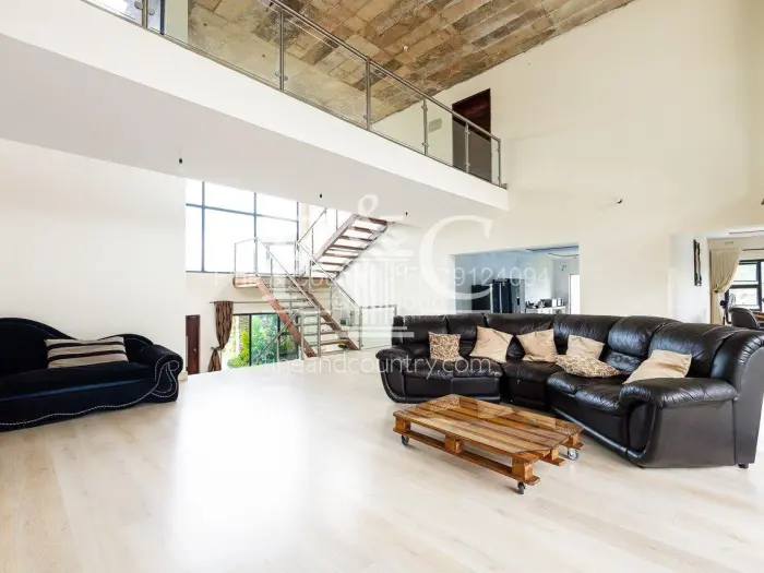 5 Bedroom House for Sale in Carrick Creagh Estate, Harare