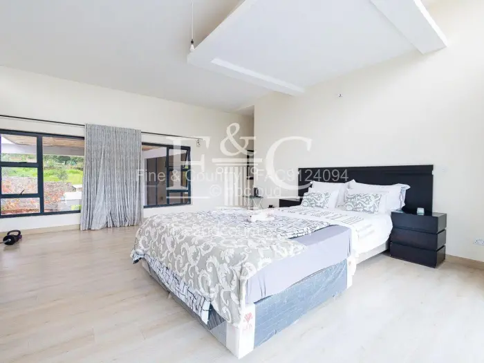 5 Bedroom House for Sale in Carrick Creagh Estate, Harare