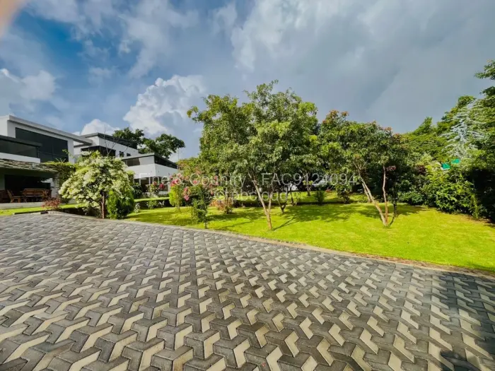 5 Bedroom House for Sale in Carrick Creagh Estate, Harare