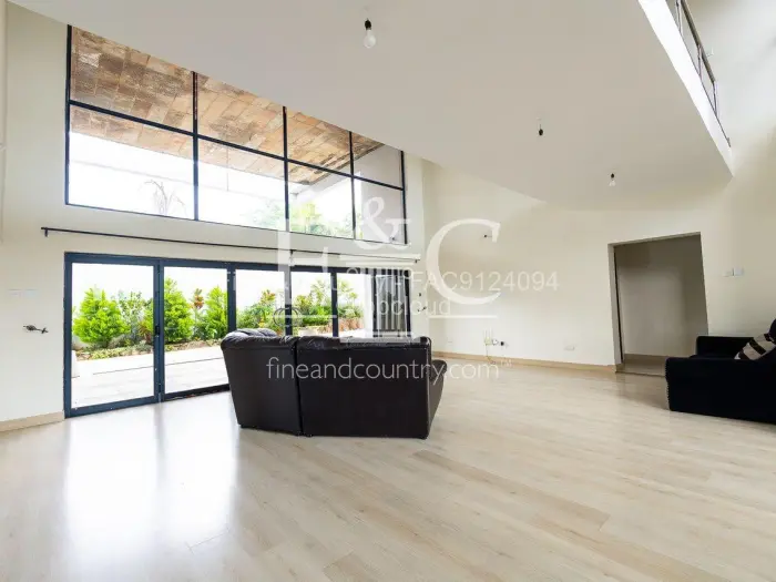 5 Bedroom House for Sale in Carrick Creagh Estate, Harare