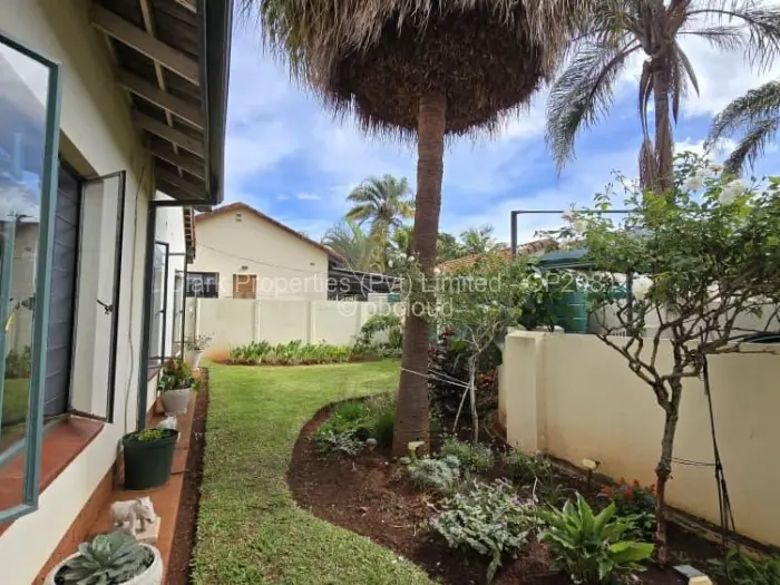 Townhouse/Cluster for Sale in Greendale North, Harare