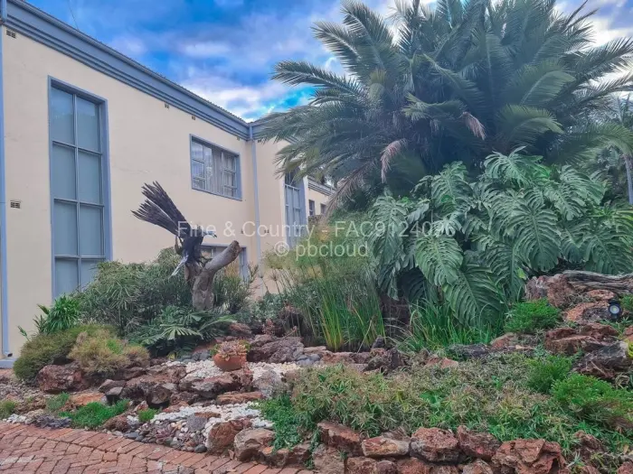 5 Bedroom House to Rent in Greystone Park