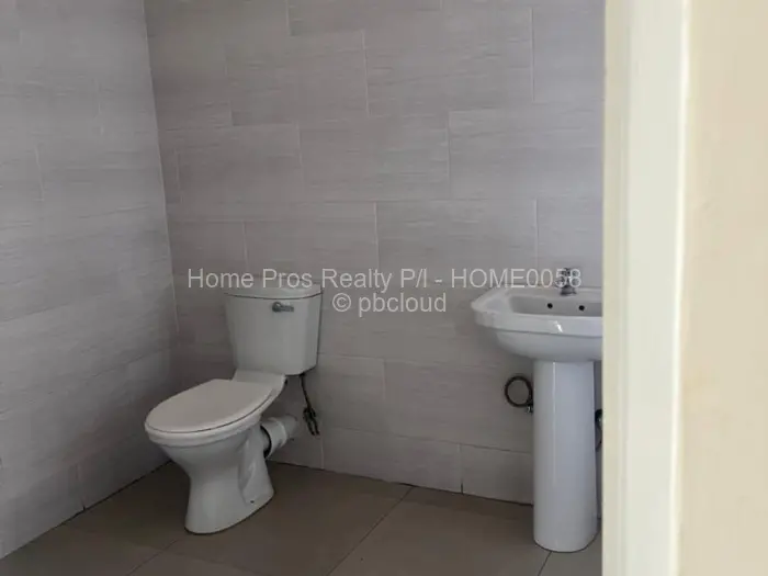 Townhouse/Cluster for Sale in Bluff Hill, Harare