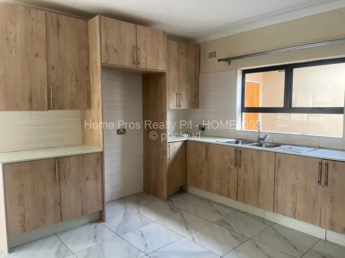 Townhouse/Cluster for Sale in Bluff Hill, Harare