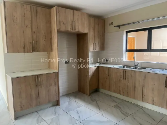 Townhouse/Cluster for Sale in Bluff Hill, Harare