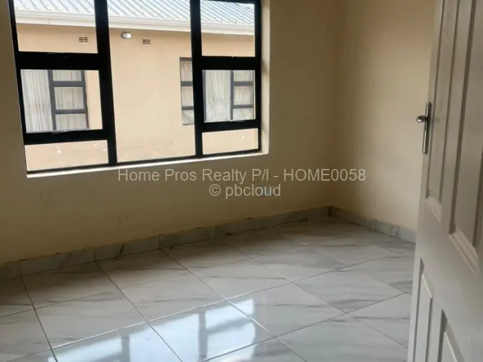 Townhouse/Cluster for Sale in Bluff Hill, Harare