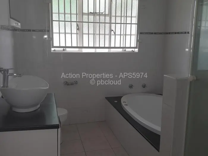 4 Bedroom House to Rent in Borrowdale, Harare