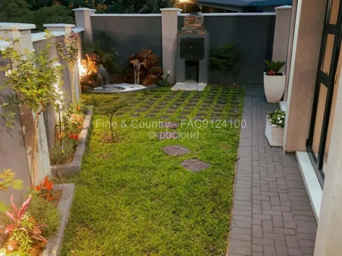 Townhouse/Cluster to Rent in Newlands, Harare