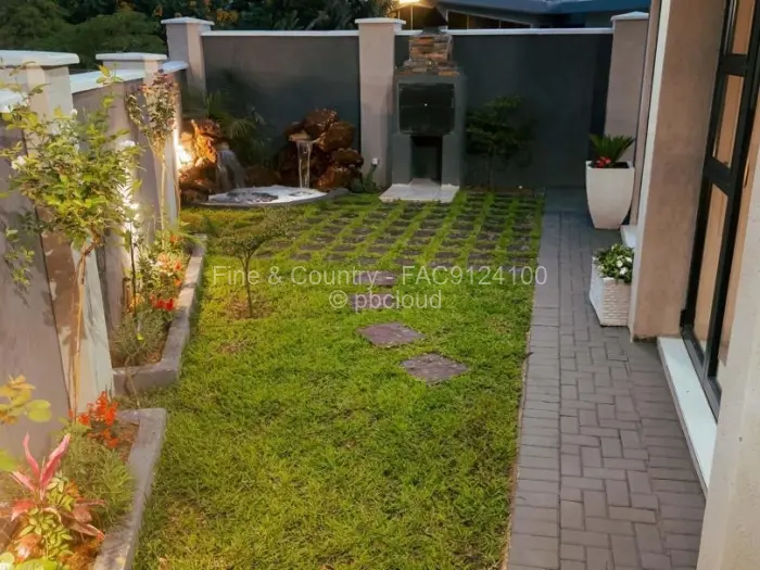 Townhouse/Cluster to Rent in Newlands, Harare