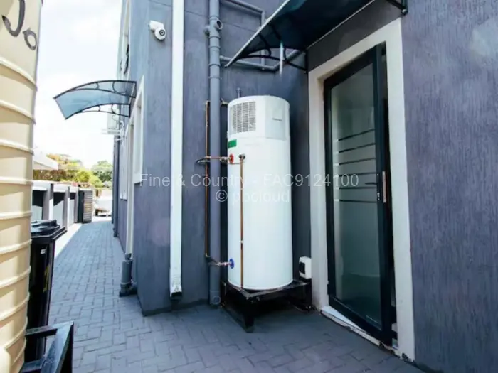 Townhouse/Cluster to Rent in Newlands, Harare