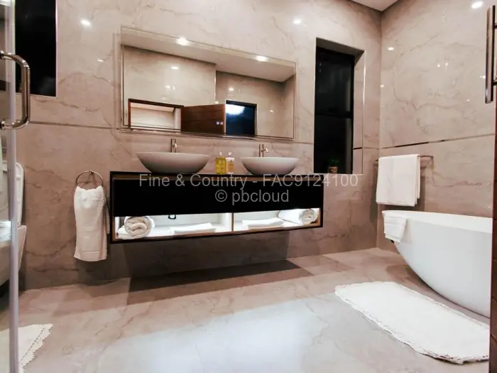 Townhouse/Cluster to Rent in Newlands, Harare