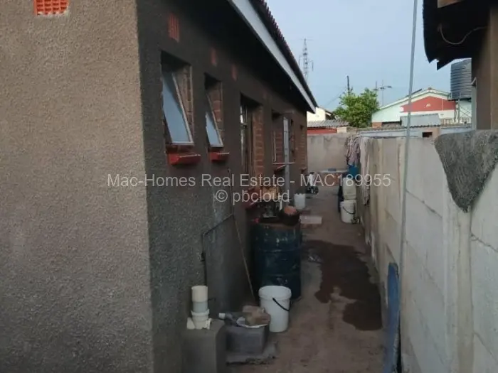 4 Bedroom House for Sale in Chitungwiza, Chitungwiza