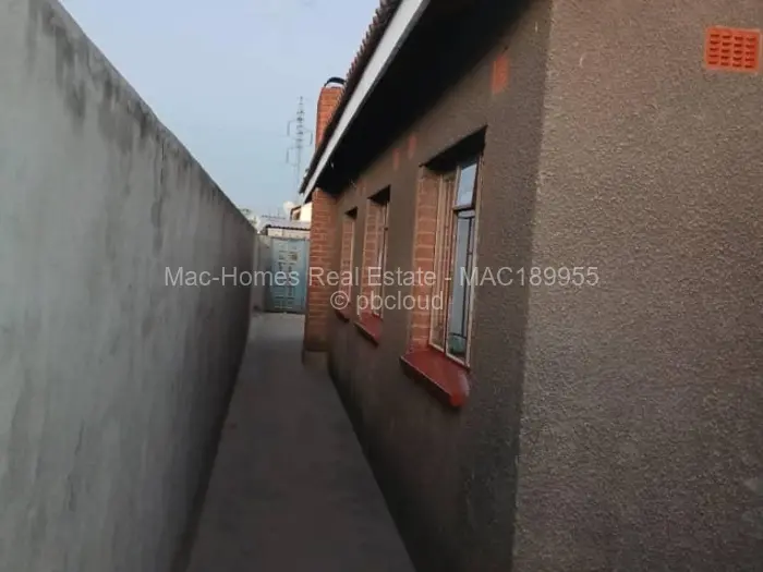 4 Bedroom House for Sale in Chitungwiza, Chitungwiza