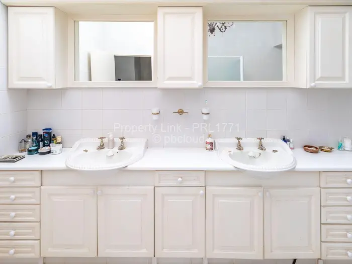 Townhouse/Cluster for Sale in Borrowdale, Harare