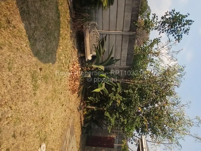 Townhouse/Cluster to Rent in Newlands, Harare