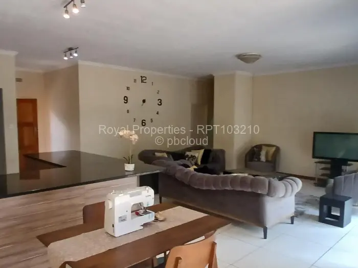 Townhouse/Cluster to Rent in Newlands, Harare