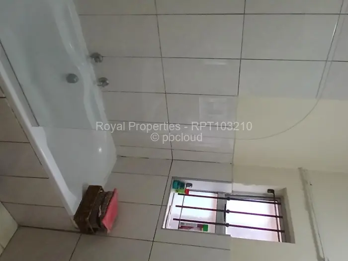 Townhouse/Cluster to Rent in Newlands, Harare