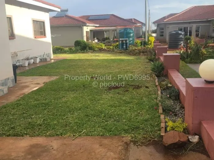 Townhouse/Cluster to Rent in Borrowdale, Harare