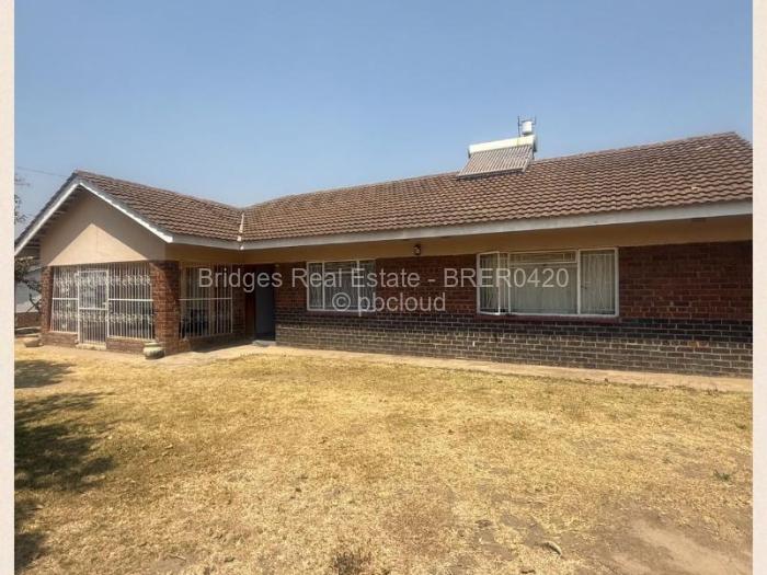 4 Bedroom House to Rent in Mabelreign, Harare