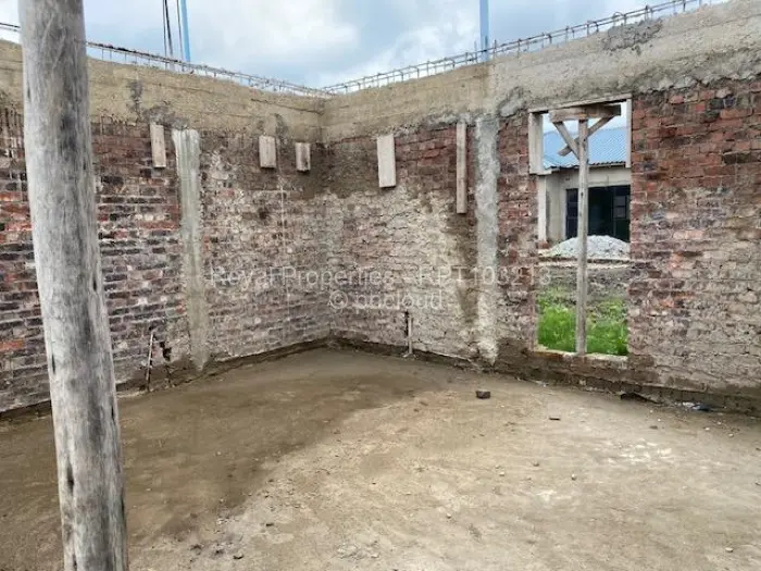 6 Bedroom House for Sale in Quinnington, Harare