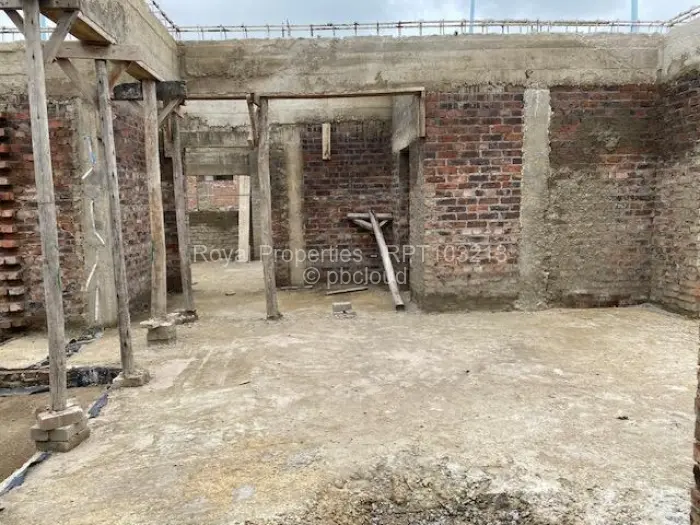 6 Bedroom House for Sale in Quinnington, Harare