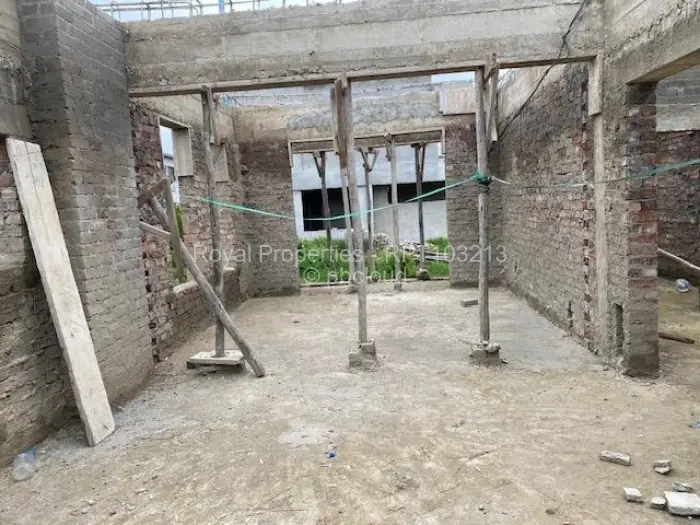 6 Bedroom House for Sale in Quinnington, Harare