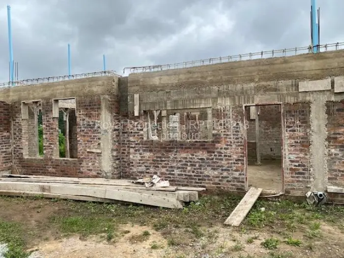 6 Bedroom House for Sale in Quinnington, Harare