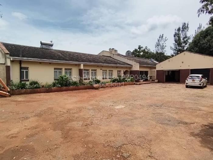 6 Bedroom House to Rent in Borrowdale, Harare