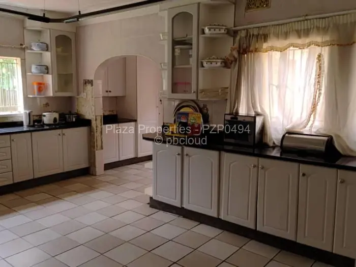 6 Bedroom House to Rent in Borrowdale, Harare