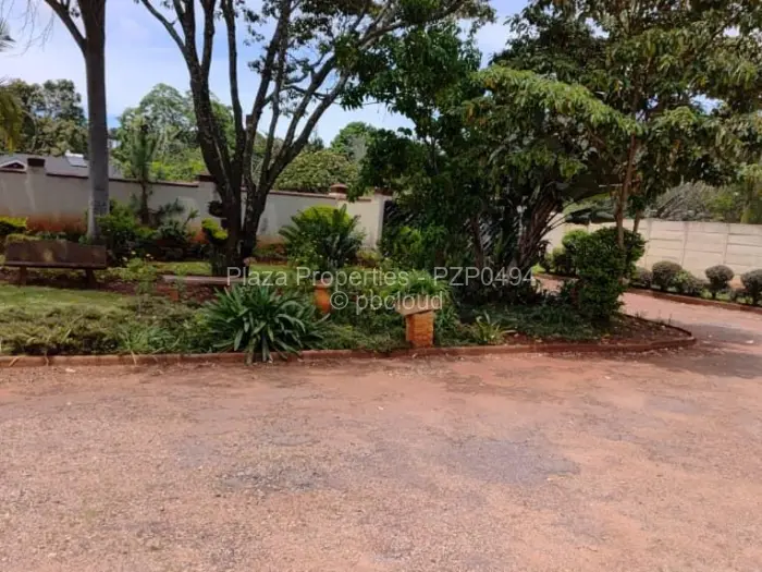 6 Bedroom House to Rent in Borrowdale, Harare