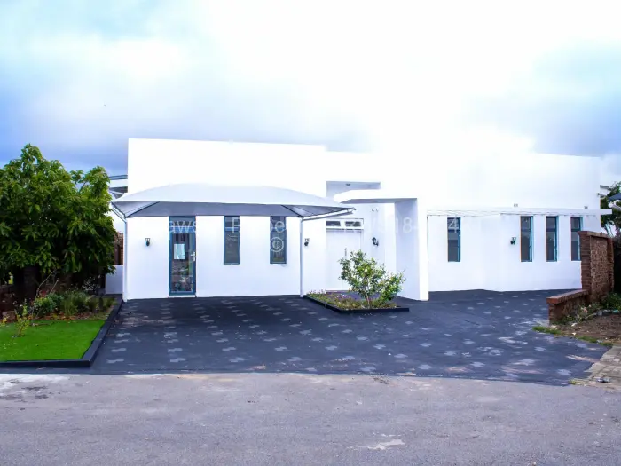 Townhouse/Cluster to Rent in Arlington, Harare