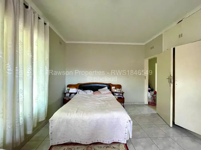 5 Bedroom House for Sale in Waterfalls, Harare