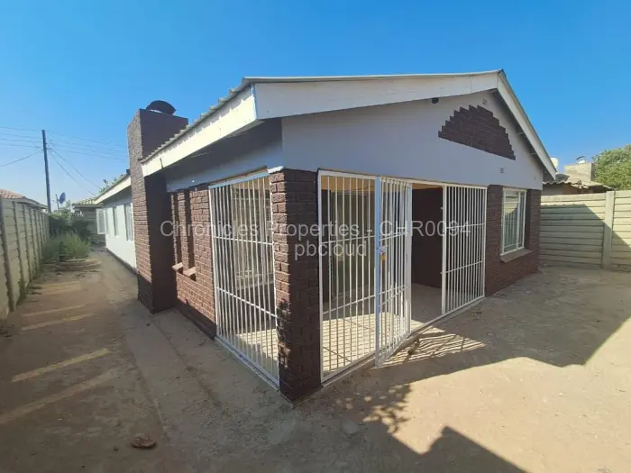 4 Bedroom House to Rent in Damofalls, Damofalls