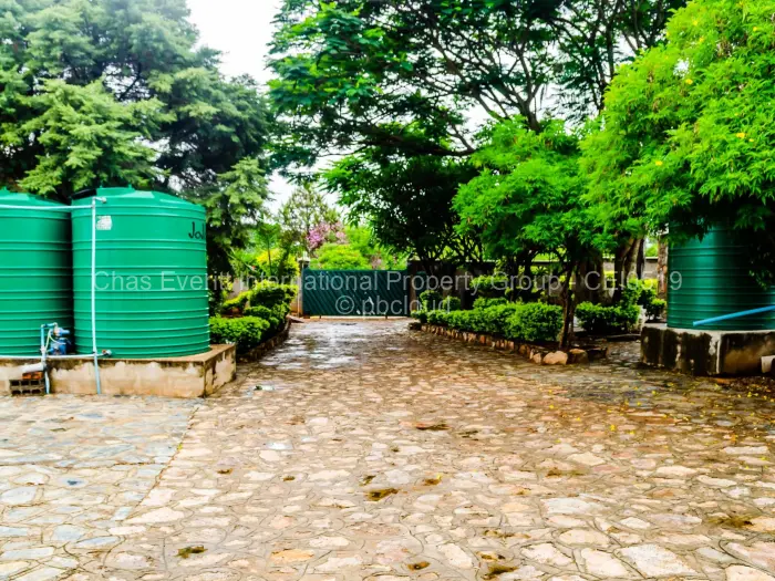 4 Bedroom House to Rent in Matsheumhlope, Bulawayo