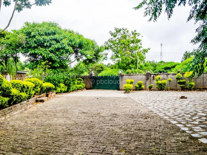 4 Bedroom House to Rent in Matsheumhlope, Bulawayo